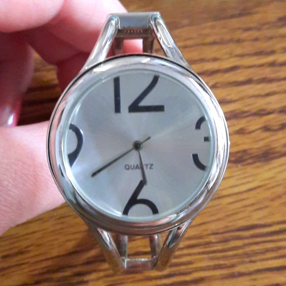 ●Quartz watch